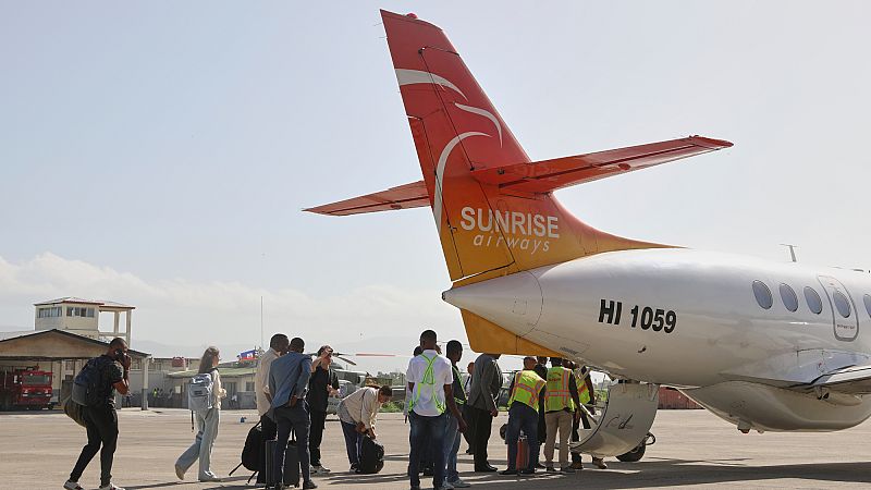 'Video thumbnail for Haiti sees first domestic flight in seven months take off from Port-au-Prince'