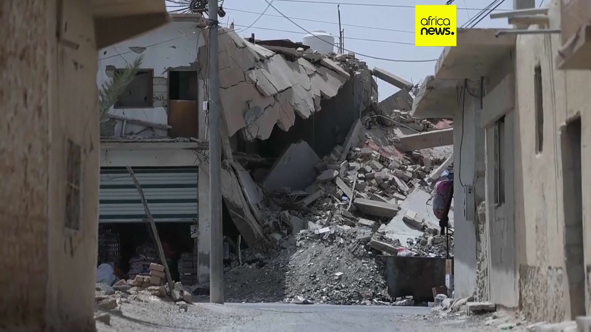 'Video thumbnail for Wars displace over 122 million people as global aid dwindles – UNHCR'