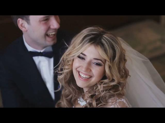 Video thumbnail for Embracing Height Differences: Tall Bride and Short Groom Wedding Tips