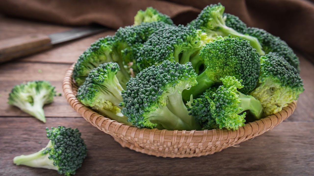 Video thumbnail for Health benefits of eating broccoli: video blog