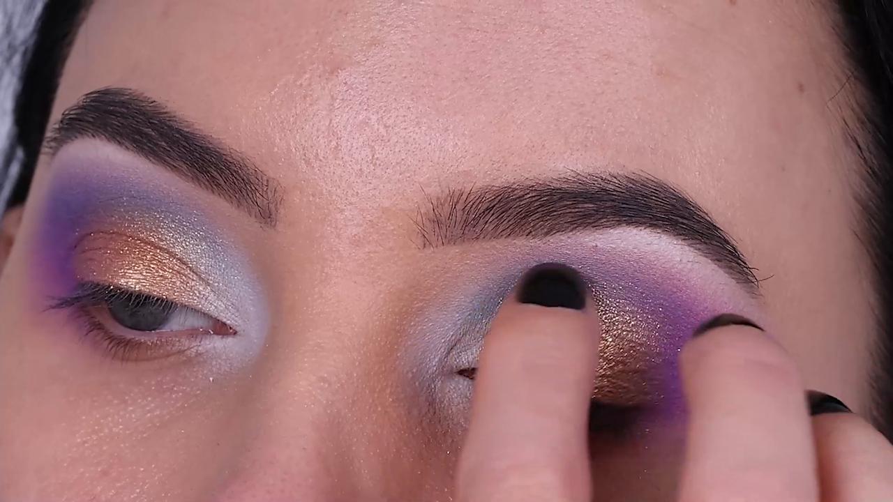 Video thumbnail for Golden Smokey Eyes With Touch of Color Eye Makeup Tutorial