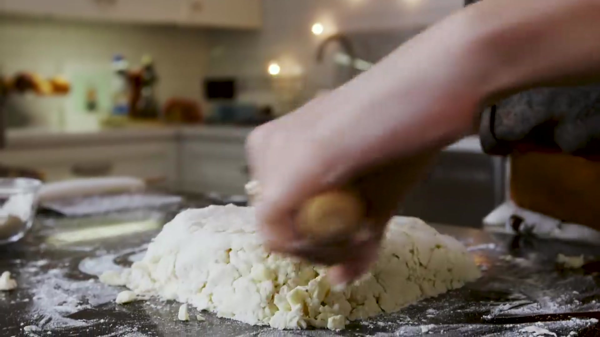 Video thumbnail for Chef Lena Tries 4 Of The Most Famous Biscuit Recipes To Find The Best One(720P_HD)