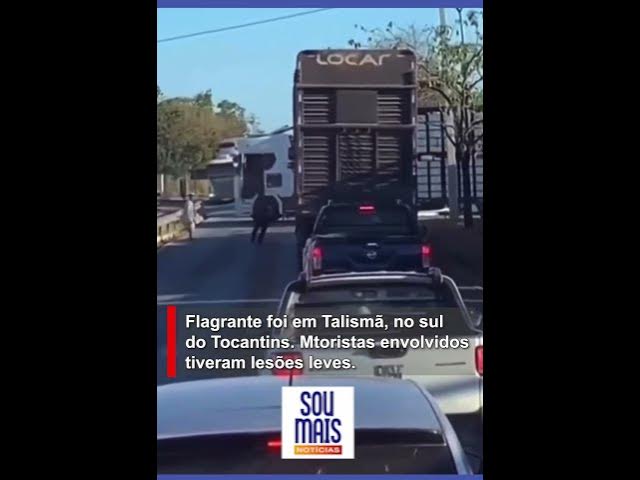 'Video thumbnail for Confusão envolvendo ao menos 3 caminhoneiros para o trânsito na BR-153, em Talismã (TO)'