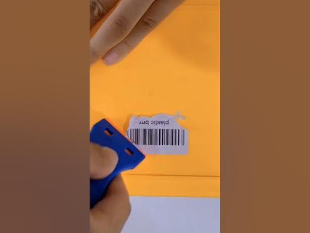 Video thumbnail for Kusufefi Plastic Razor Blade Remover for car #shorts #ytshort