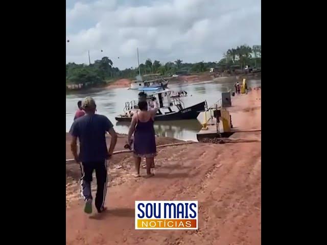 'Video thumbnail for Ônibus com passageiros cai de balsa dentro de rio no Pará'