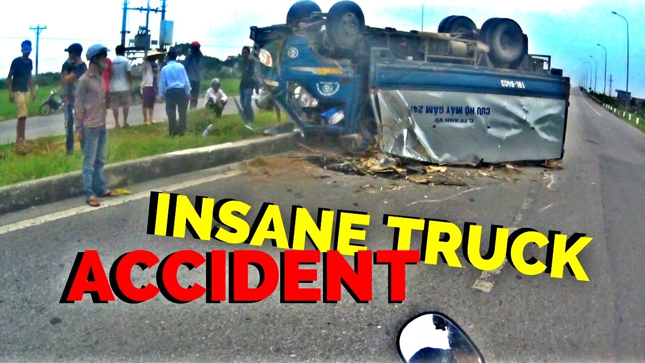 Video thumbnail for CRAZY TRUCK CRASH IN VIETNAM
