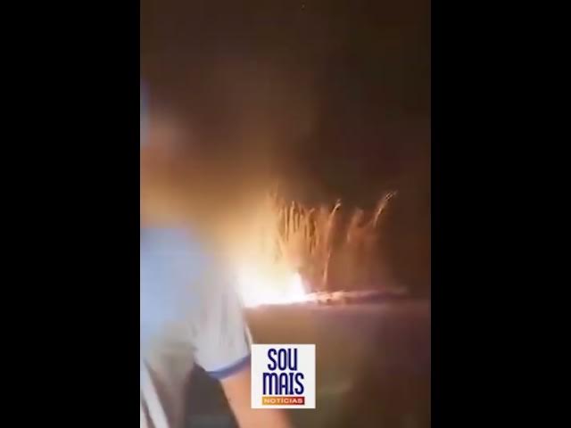 'Video thumbnail for Fazendeiro é flagrado por fiscais do Ibama ateando fogo na própria terra no Tocantins'