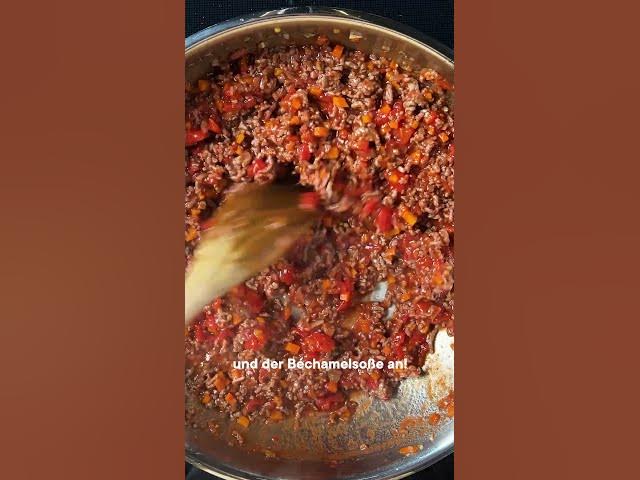 'Video thumbnail for So gelingt dir eine klassische Lasagne wie vom Italiener #shorts'