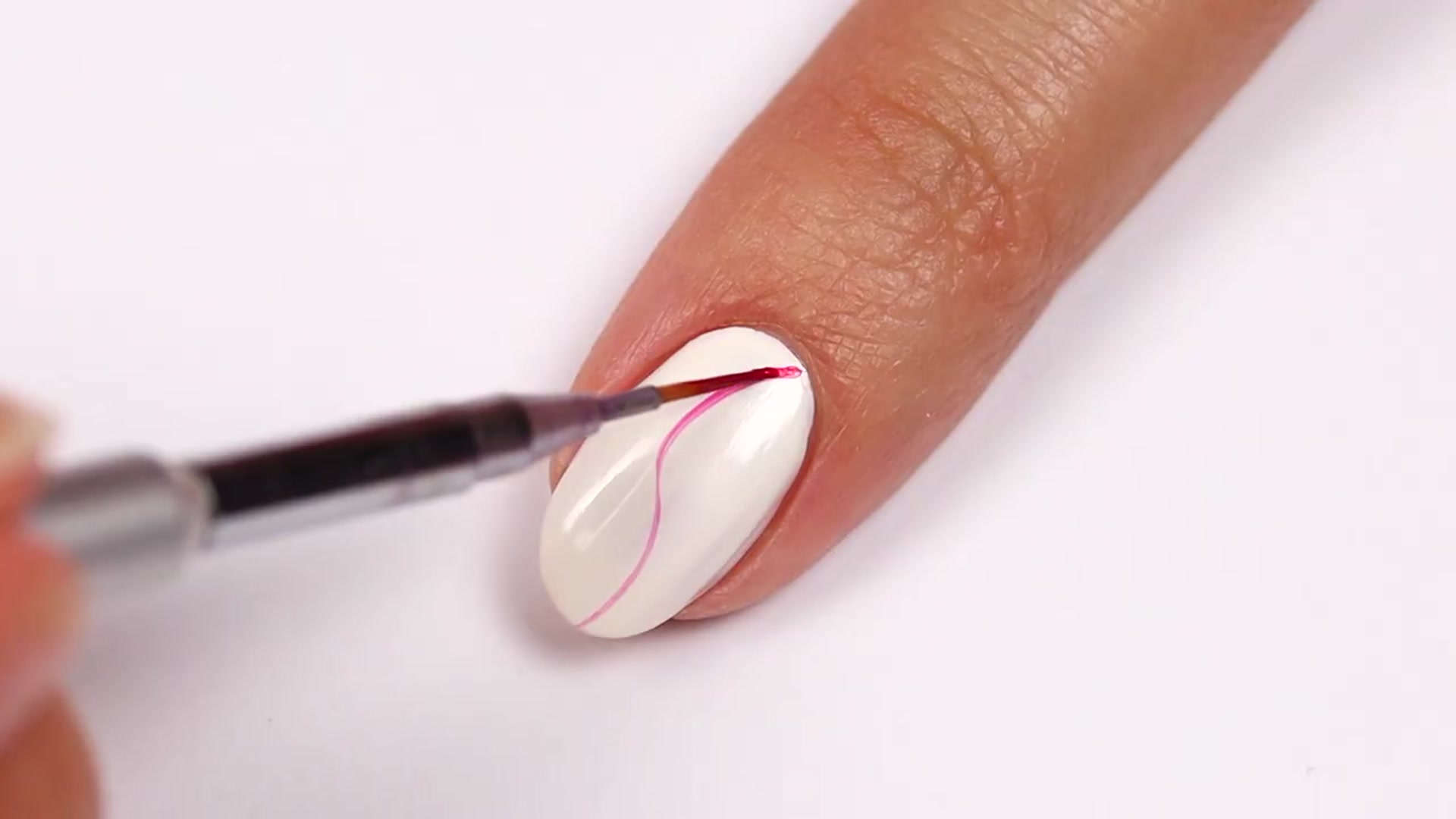 Video thumbnail for Sugarcoated Peppermint Candy Nail Art (720p 30fps)