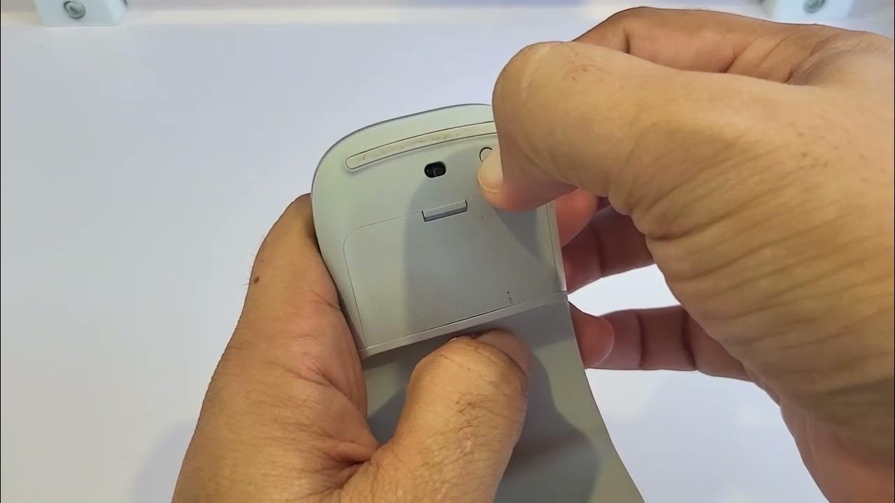 Video thumbnail for Putting a Surface Arc Mouse in pairing mode