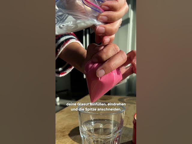 'Video thumbnail for Mit diesem Trick zauberst du die schönsten Weihnachtsplätzchen des Jahres #shorts'