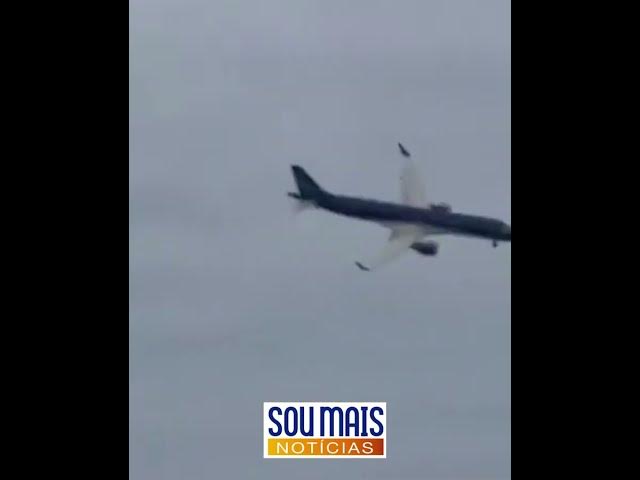 'Video thumbnail for Avião da Embraer com 67 pessoas cai no Cazaquistão. Há 32 sobreviventes'