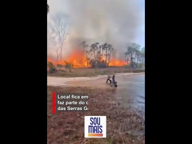 'Video thumbnail for Ponto turístico do Tocantins é tomado pelas chamas e visitantes precisam sair às pressas'
