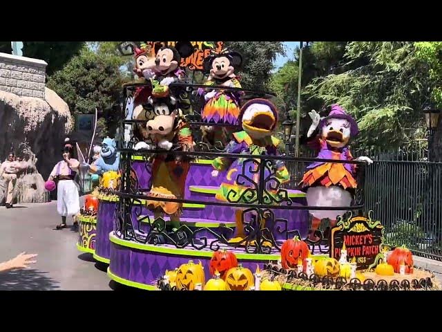 'Video thumbnail for Disneyland Mickey & Friends Halloween Cavalcade 🎃 #disney #disneyland #halloween #disneyparks'