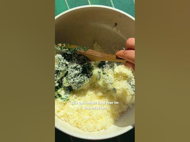 'Video thumbnail for Easy & Homemade: Bärlauch-Malfatti mit brauner Butter #shorts'