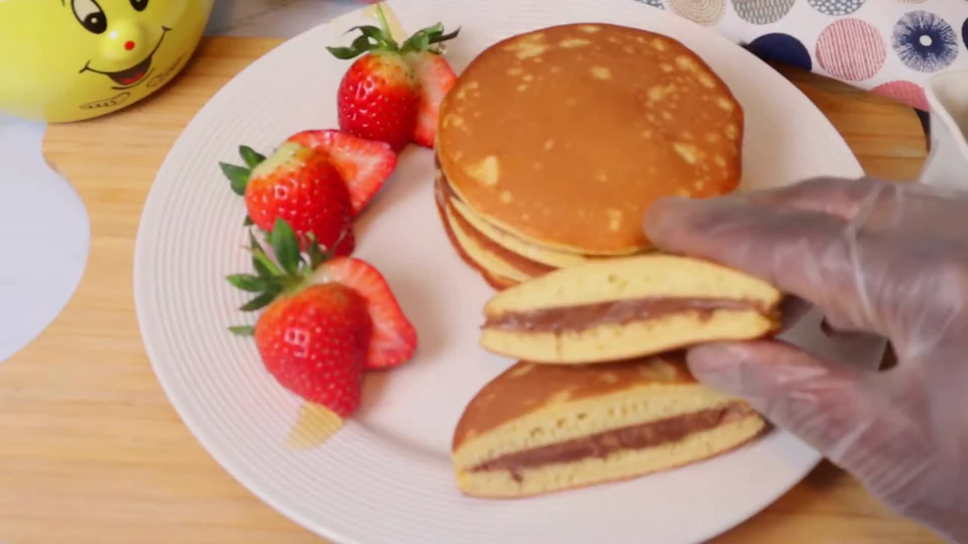 Video thumbnail for Dorayaki Pancake Recipe