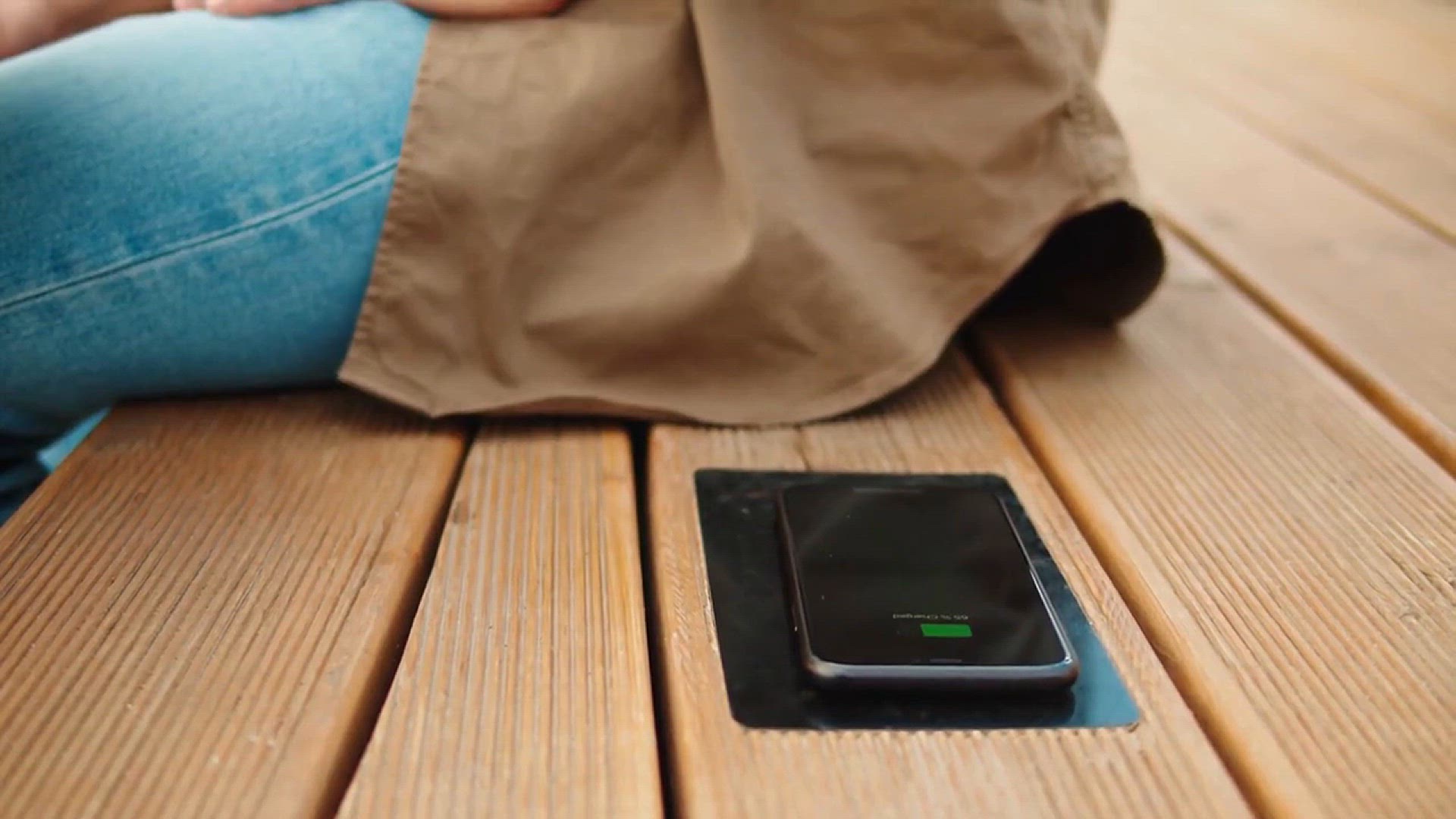 'Video thumbnail for Intelli PowerHub Qi Charging Station Review: The Ultimate Wireless Charging Solution!'