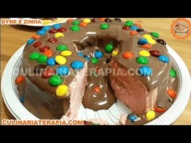 'Video thumbnail for Como Fazer Bolo Sorvetão de Morango Mais Macio com Cobertura de Chocolate HIPER Cremoso'