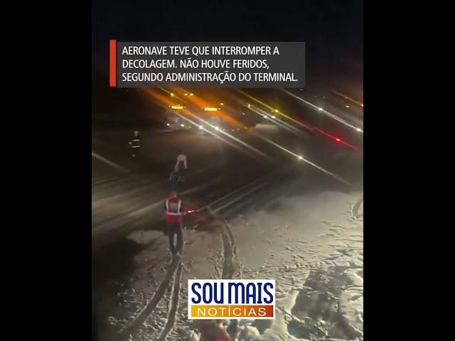 'Video thumbnail for Avião da Gol colide com carro na pista ao decolar no Aeroporto do Galeão'
