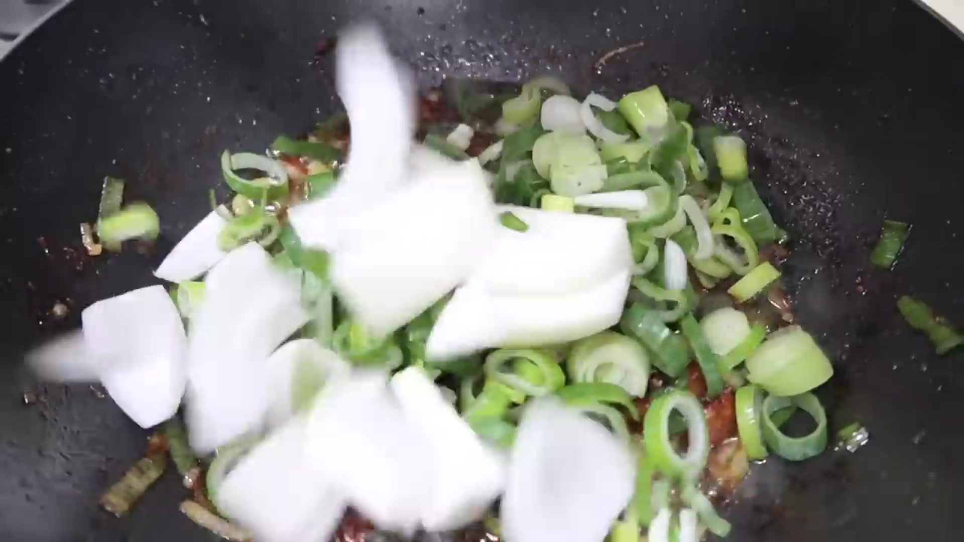 Video thumbnail for 7 Minute Jjajangmyeon Black Bean Noodles Recipe l Better Than Restaurants(720P_HD)