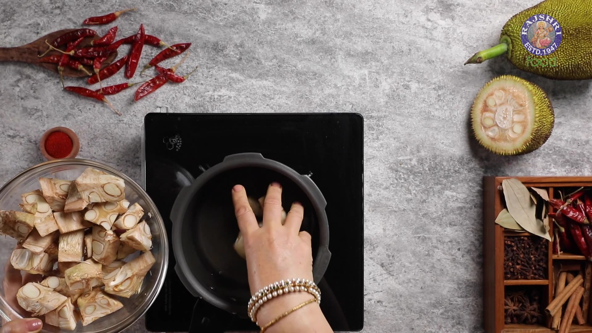 Video thumbnail for Jackfruit Curry Recipe | Kathal Ki Sabzi | Raw Jackfruit Recipes | Best Curry For Roti, Steamed Rice - RajshriFood (1080p)