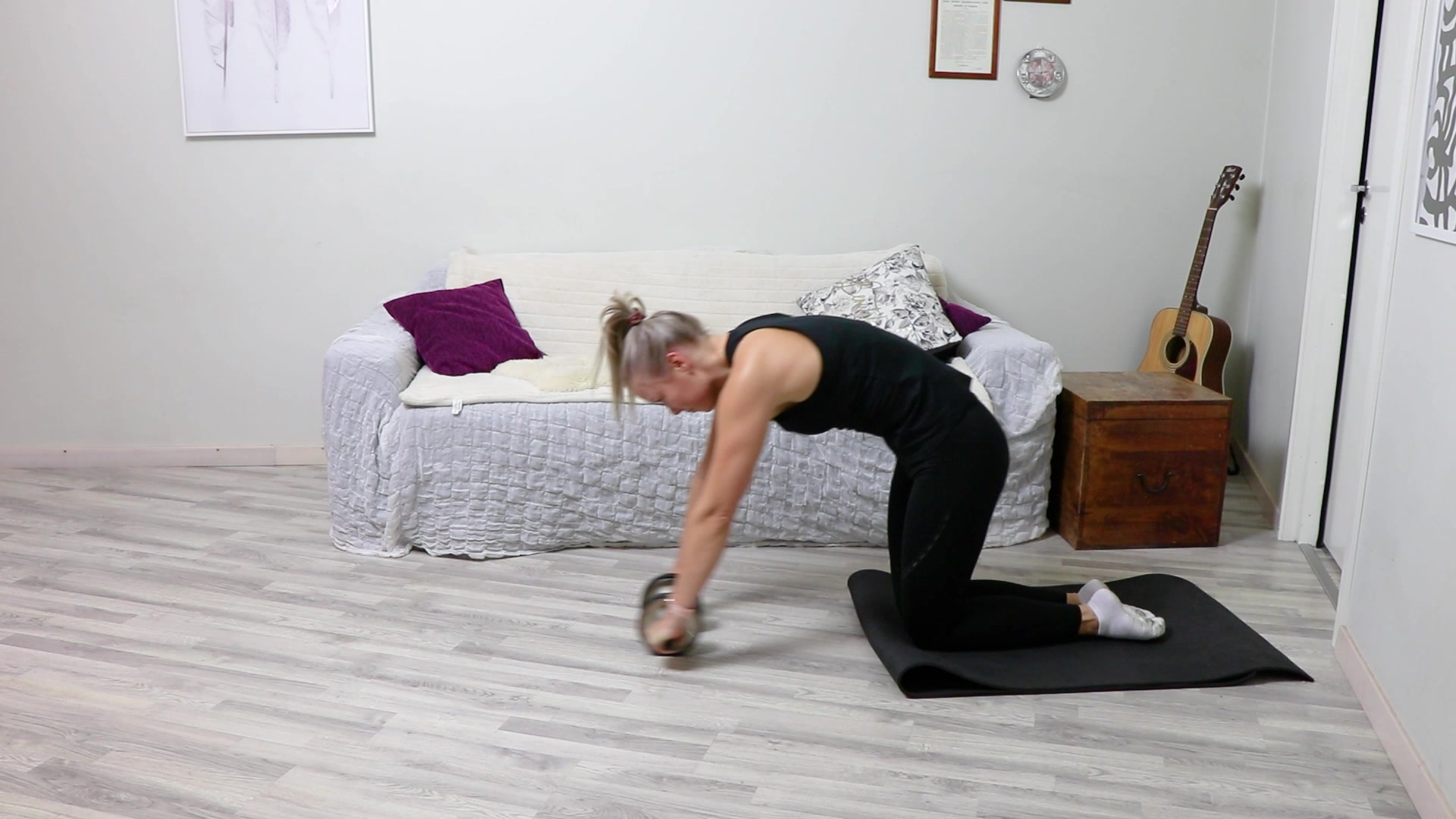 Video thumbnail for 1. Ab Roller