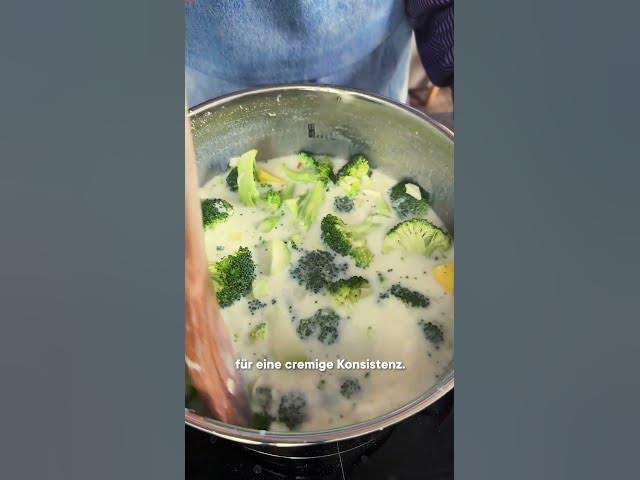 'Video thumbnail for Cremige Brokkoli-Suppe mit Knoblauch-Crôutons und Cheddar #shorts'