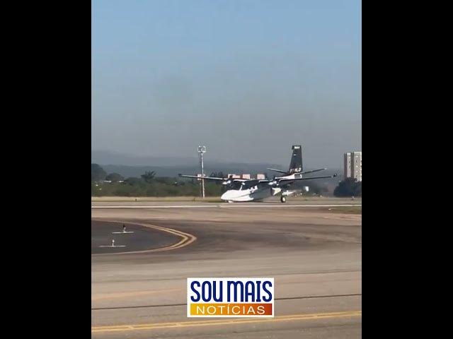'Video thumbnail for Avião faz pouso de 'barriga' em aeroporto em Sorocaba, no interior de SP'