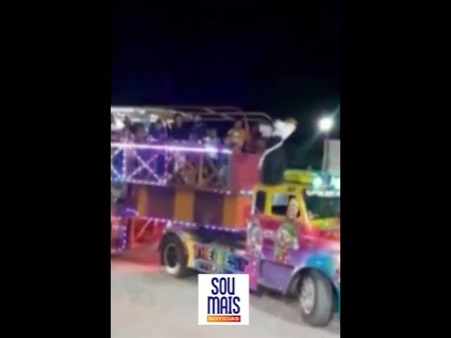 'Video thumbnail for Personagem da carreta furacão é atingido por moto depois de dar pirueta no ar em Goiás'