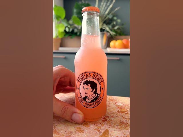 'Video thumbnail for DAS ist unsere Geheimzutat für den Pink & Gin. #thomashenry #pinkgin #shorts #massvollgeniessen'
