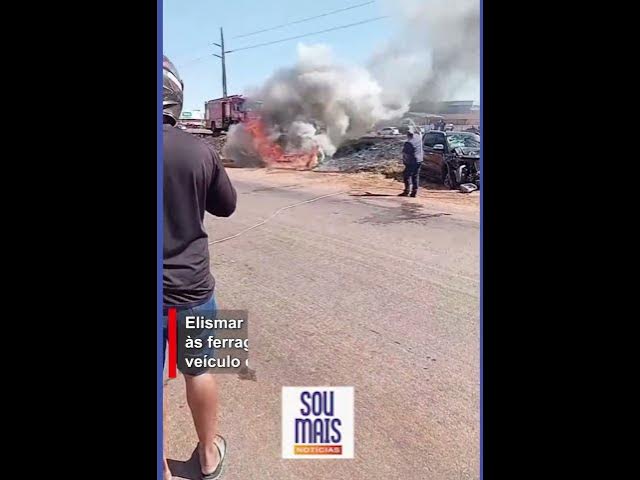'Video thumbnail for Carro pega fogo após ser atingido por caminhonete e pegar fogo na BR-010, em Palmas'
