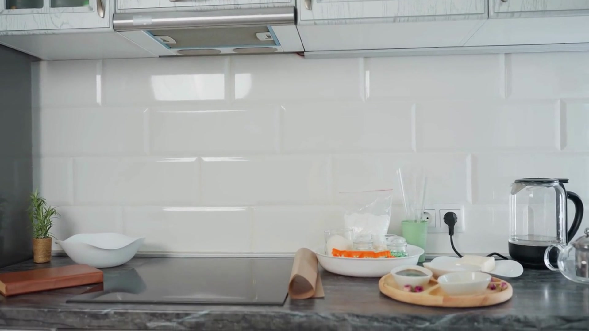 Video thumbnail for Modern Kitchen Styling Tips