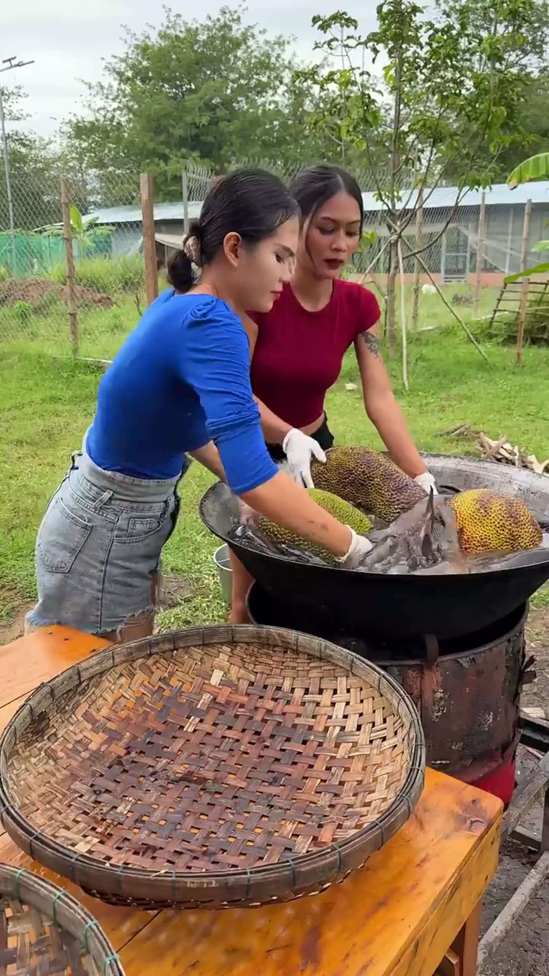 Video thumbnail for Yummy cooking fish with jackfruit recipe (1280p 30fps)