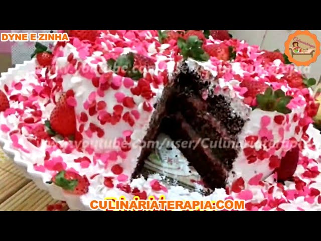 'Video thumbnail for Aprenda Como Fazer Bolo Recheado Sensação de Chocolate com Morango Ensinado por Especialista'