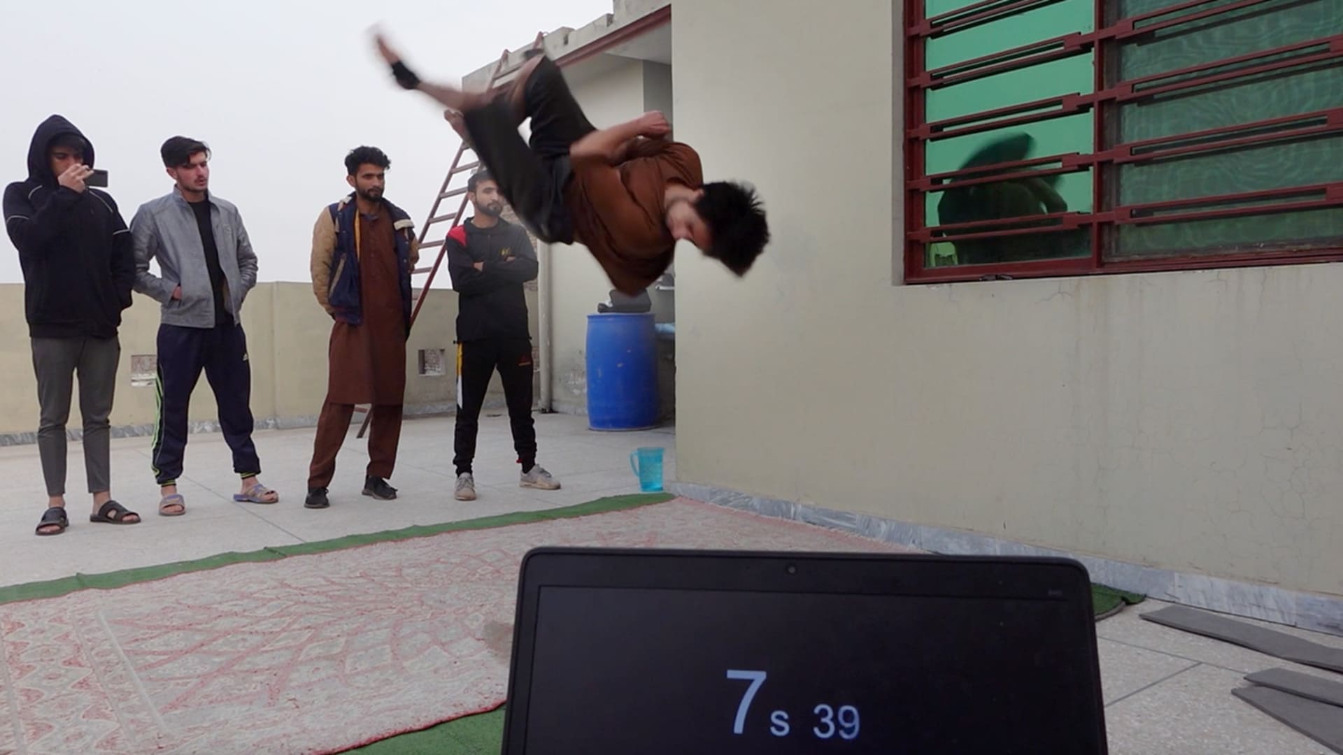 'Video thumbnail for Most twisting backflips off a wall in 30 seconds - 13 by Hamza Khalid'