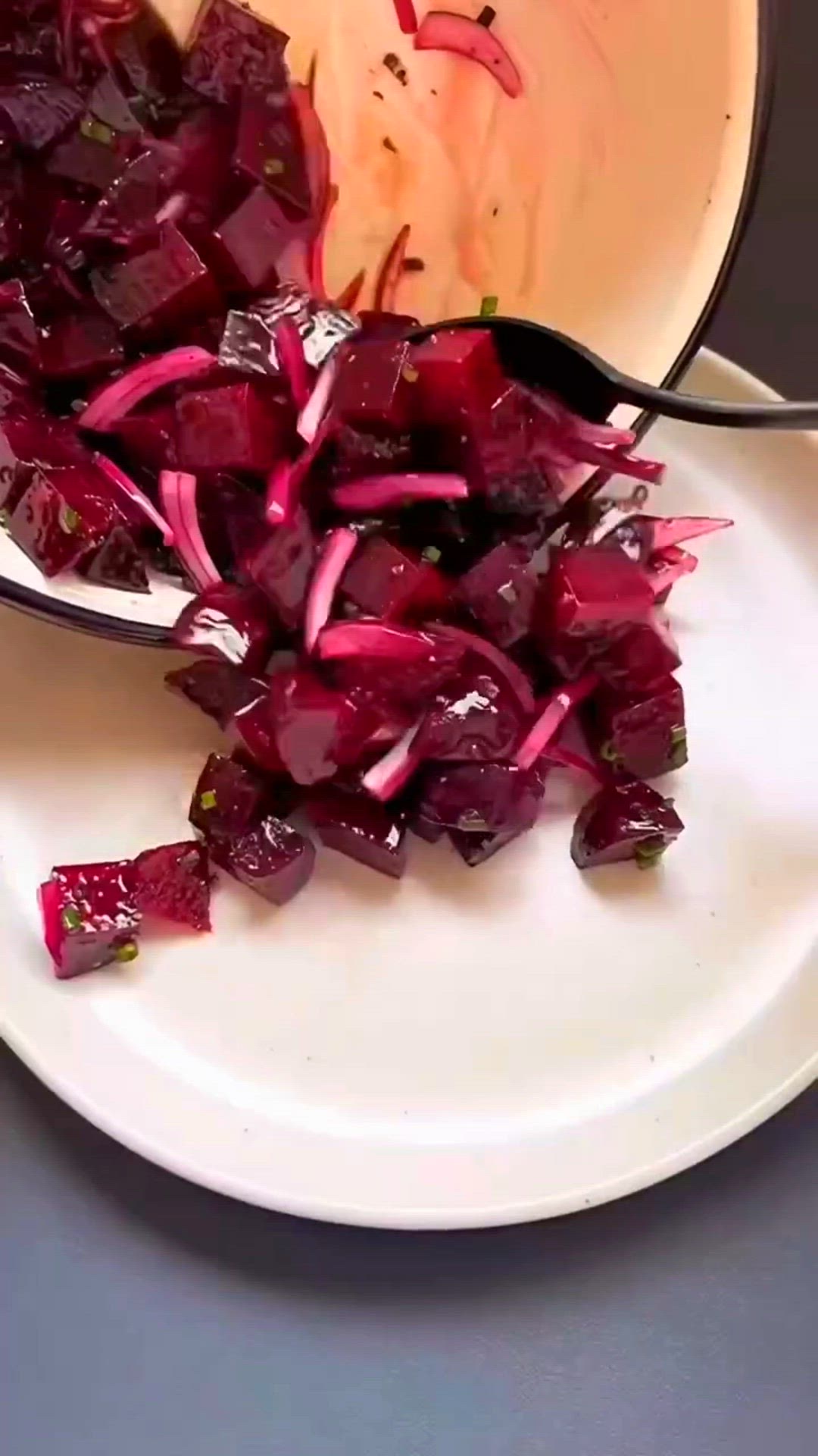 'Video thumbnail for Salad with nuts'