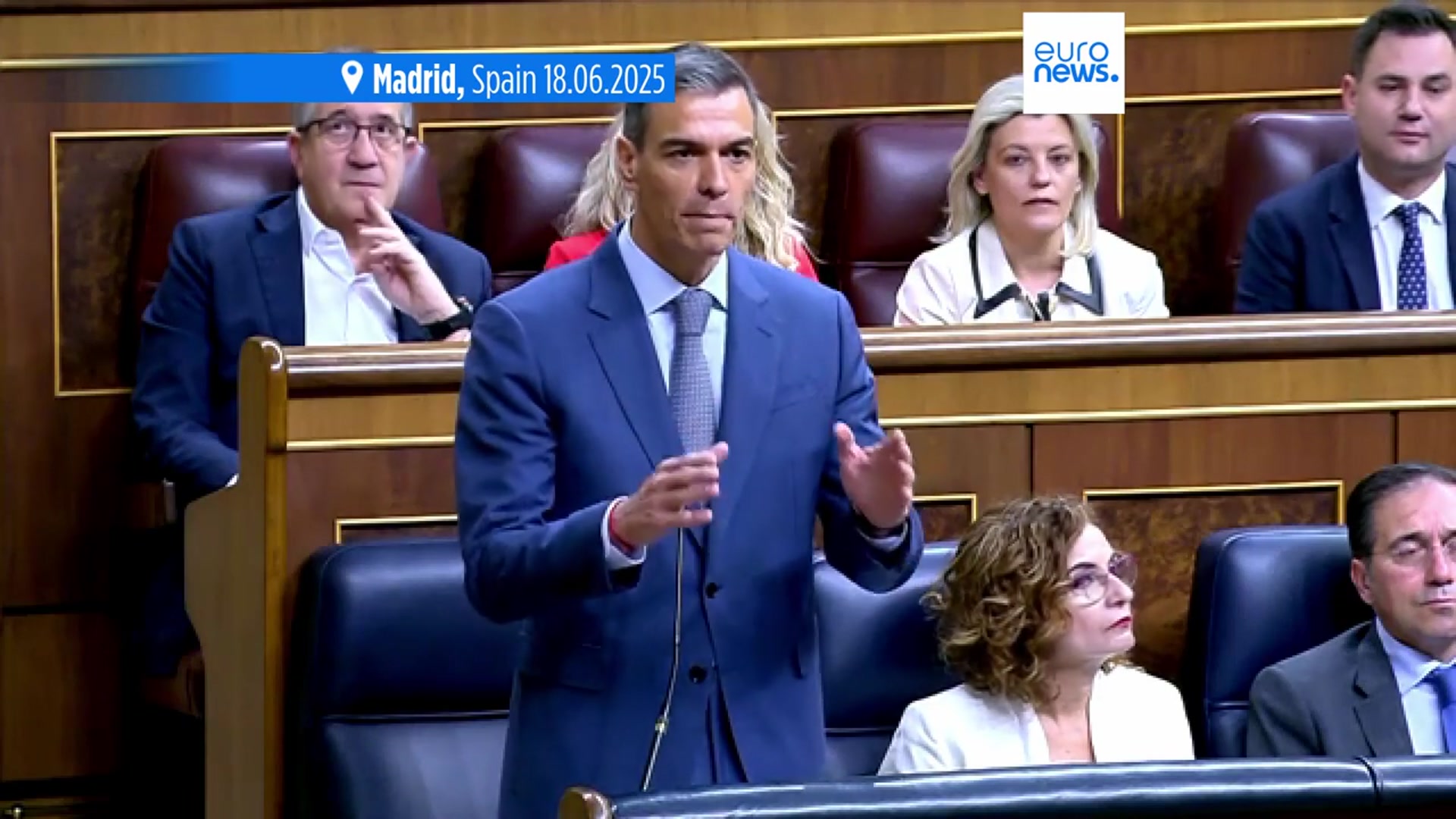 'Video thumbnail for Chaos erupts as Sánchez, Feijóo trade corruption allegations in parliamentary session'