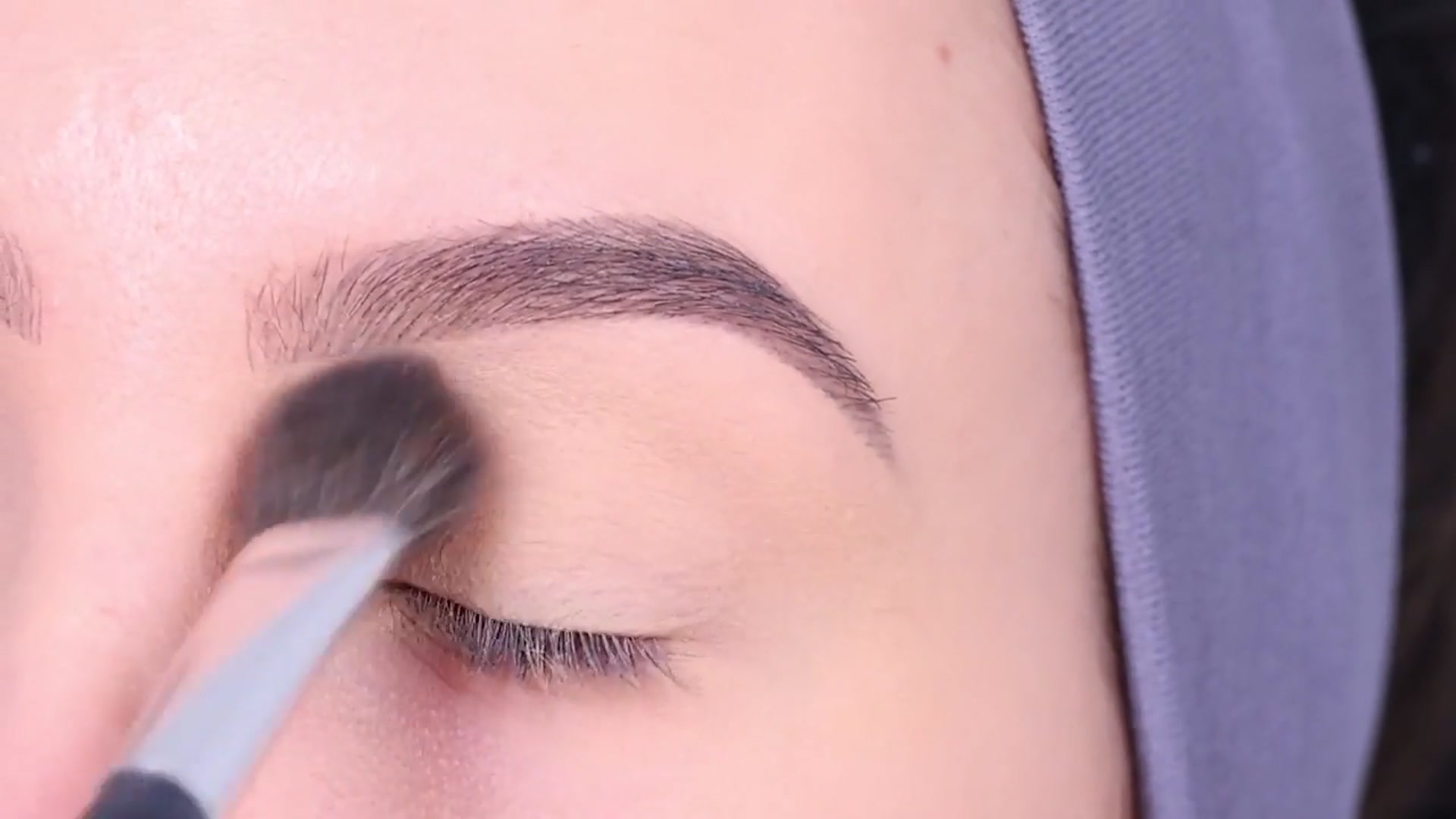 'Video thumbnail for The Power Of Eye Makeup - How To Make Your Eyes Bigger And Smaller'