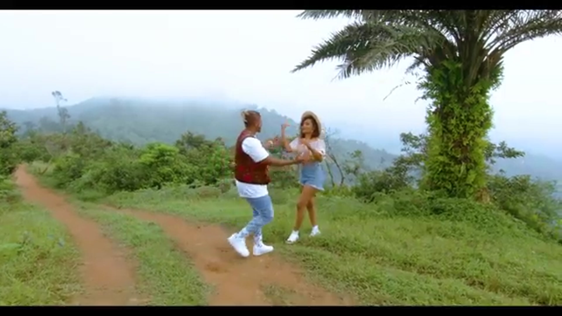 Video thumbnail for Rayvanny Ft Messias Maricoa-Teamo (official Video) SMS SKIZA 8548831 to 811