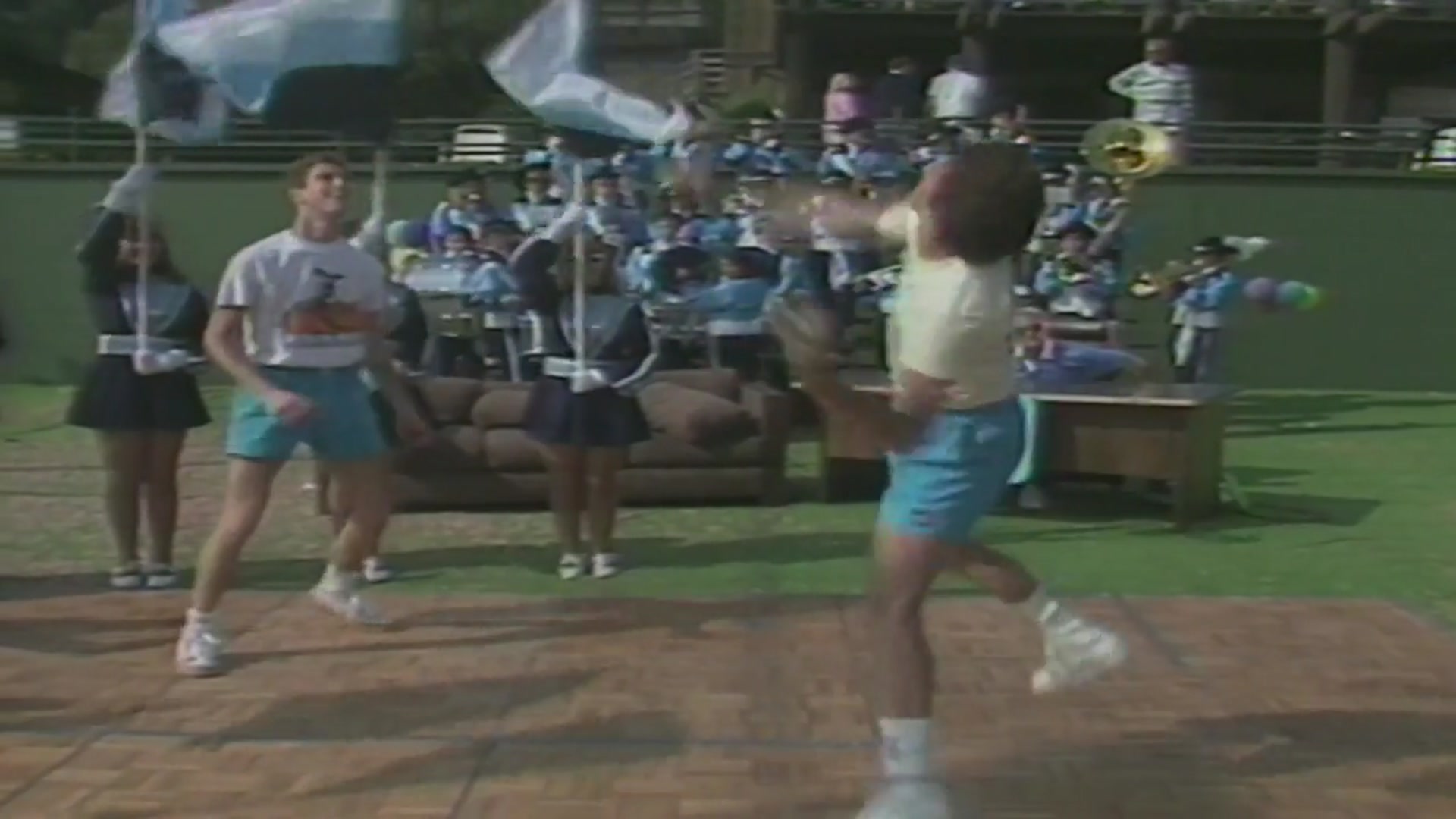 'Video thumbnail for Bob Uecker introduces Frisbee Flingers for Episode 17 of The Wacky World of Sports'