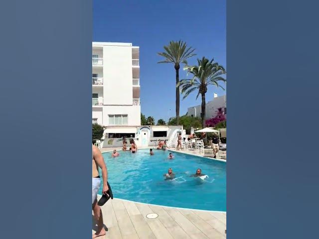 Video thumbnail for Tourist brawls and launch stools at each other in Ibiza swimming pool
