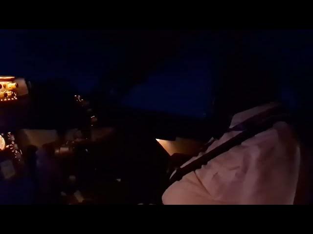 Video thumbnail for Pilotos capturam várias luzes em vídeo entre a Arábia Saudita e a Nigéria