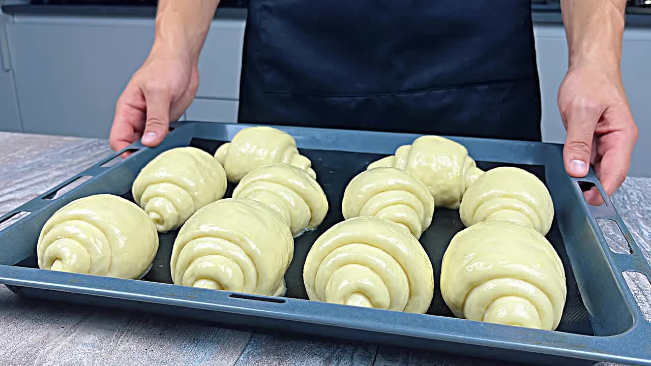 Video thumbnail for Add this secret ingredient and the batter will come out like a cloud. Nobody knows this trick