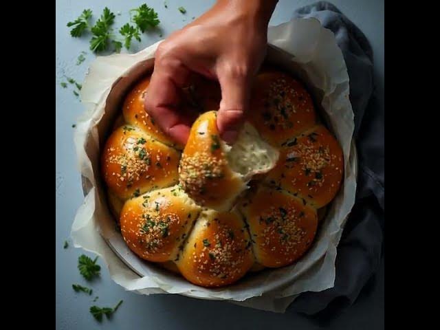 Video thumbnail for Keto Garlic Dinner Rolls