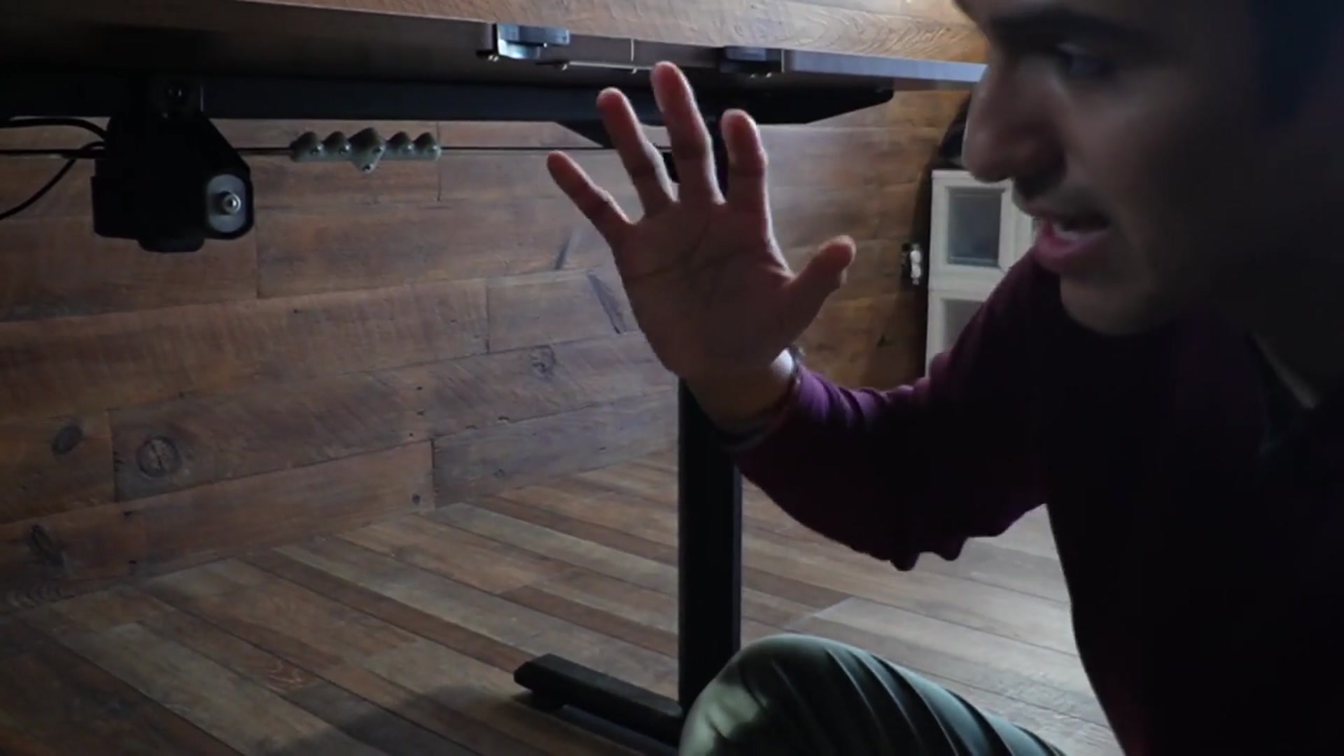 'Video thumbnail for FEZIBO Height Adjustable Electric Standing Desk Review'