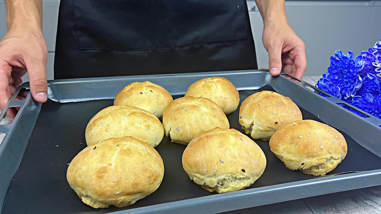 Video thumbnail for Crunchy rolls without much effort! The easiest bread you will ever bake! 5 ingredients!