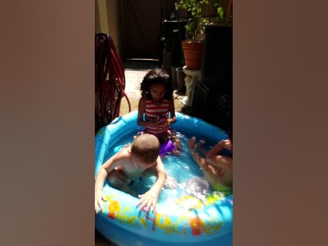 Video thumbnail for Llego el verano y los mellizos lo saben