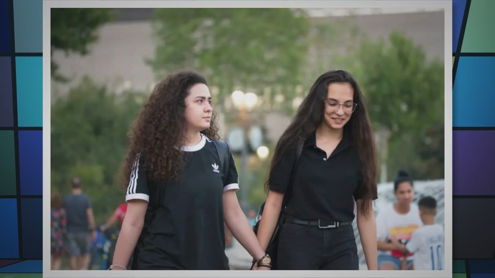 Video thumbnail for Signs a Woman is Attracted to Another Woman