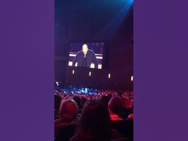 Video thumbnail for Dr. Dre shouts out Eminem during his acceptance speech at the Grammys 2023 Event #shorts