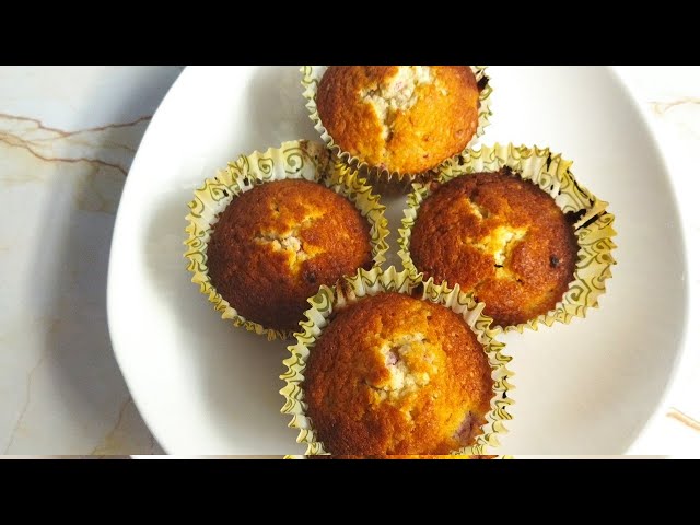 Video thumbnail for Raspberry cupcakes most yummy 😋/recipe/baked/fluffy/moist/easy